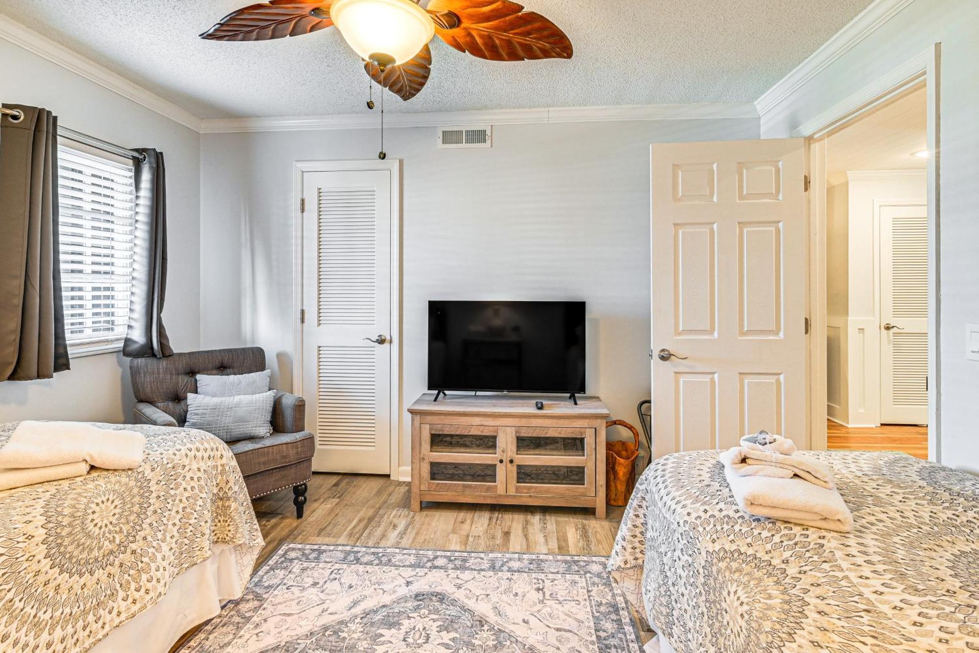 מירטל ביץ' On-The-Beach Escape Oceanfront In Surfside! מראה חיצוני תמונה
